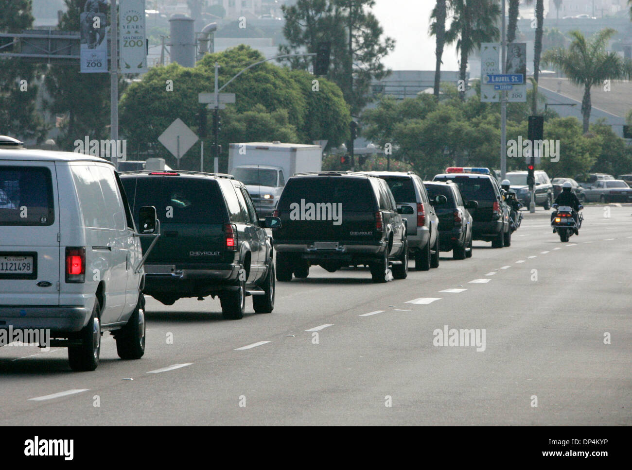 Aug 17, 2006; San Diego, CA, USA; A motorcade of federal and San Diego law enforcement vehicles heads for the Metropolitan Correction Center in downtown San Diego from the San Diego Coast Guard Station after picking up members of the alleged Arellano-Felix drug cartel. The suspects, as many as 11 were arrested in international waters off the coast of Baja California on Monday Augus Stock Photo