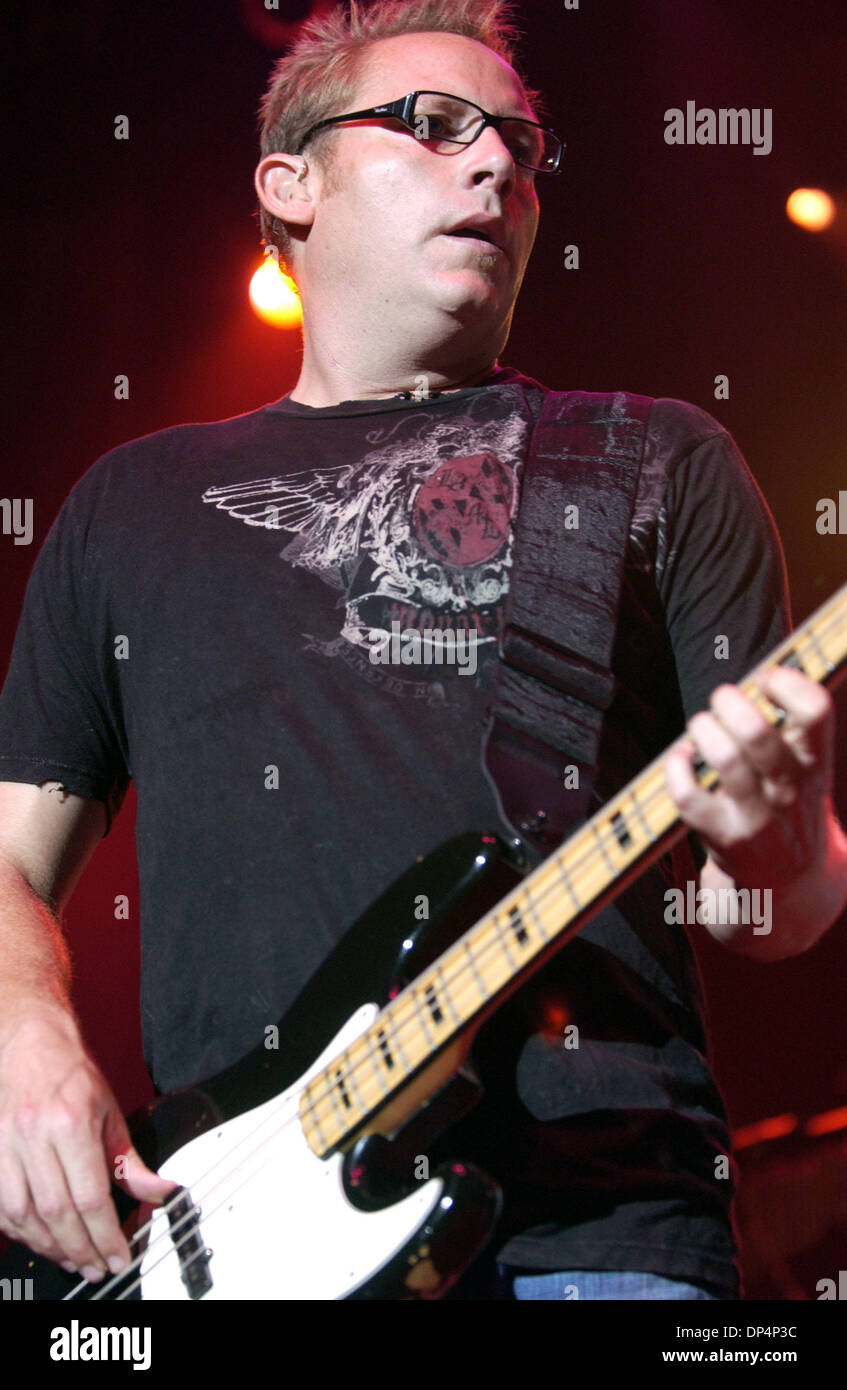 Aug 20, 2006; Raleigh, NC, USA; Bass guitarist DEAN FELBER with the