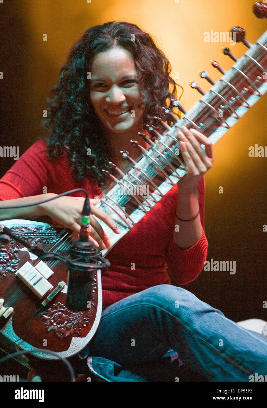 ANOUSHKA SHANKAR prepares for her evening concert for Festival Vancouver at the University of British Columbia Chan Center. Stock Photo