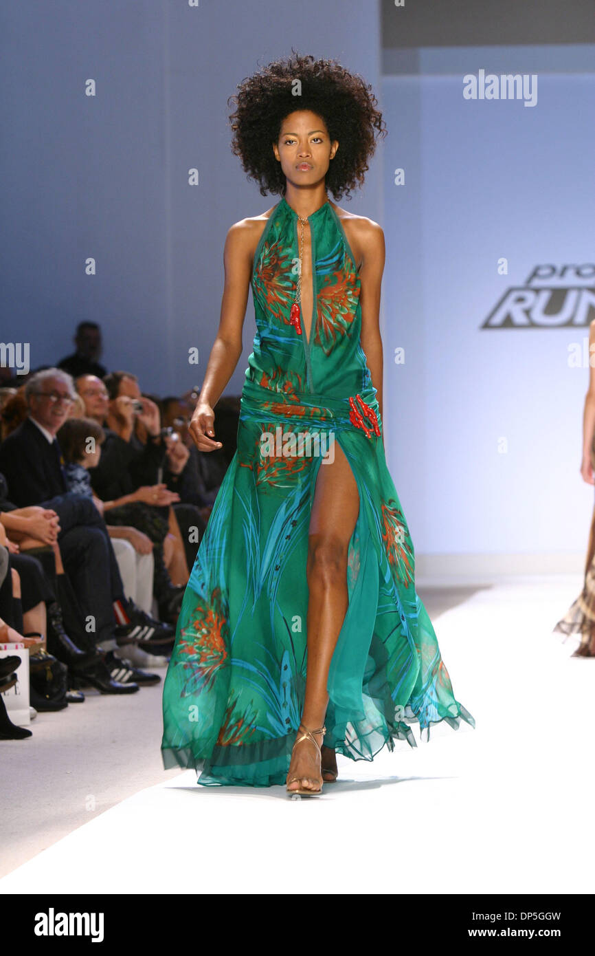 project runway uli dresses I'ld like to reintroduce you to one of my favorite brand @uliherznerofficial from Project Runway. ULI by Uli Herzner Collection is made for the modern women on the go. She creates pieces