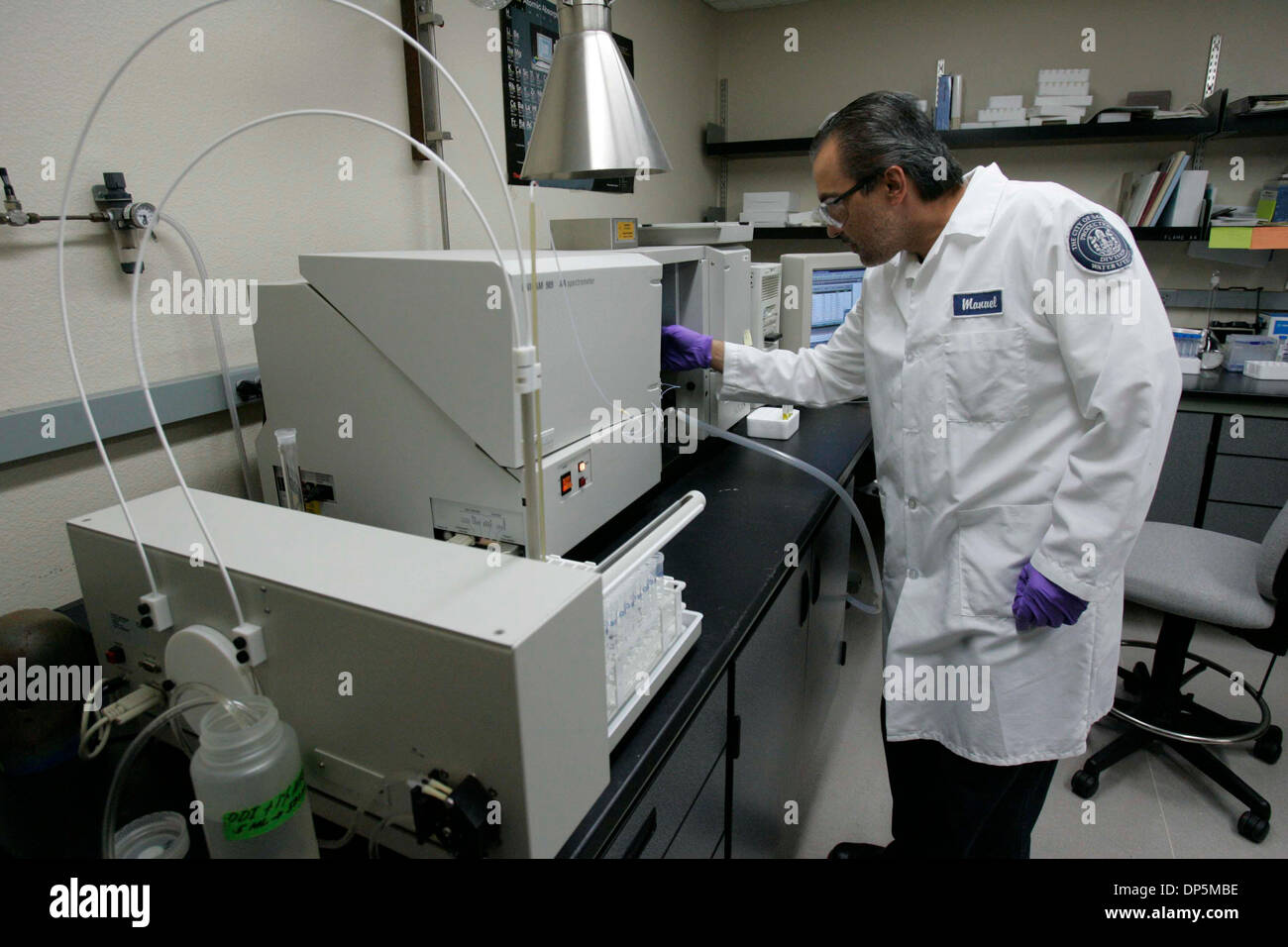Sep 19, 2006; San Diego, CA, USA; Chemist MANUEL ROMERO, checked for iron in water samples with an atomic absorption  spectrometer at the City of San Diego Water Quality Laboratory Environmental Monitoring and  Technical Services Division on Monday, September 19, 2006.    Mandatory Credit: Photo by John Gibbins/SDU-T/ZUMA Press. (©) Copyright 2006 by SDU-T Stock Photo