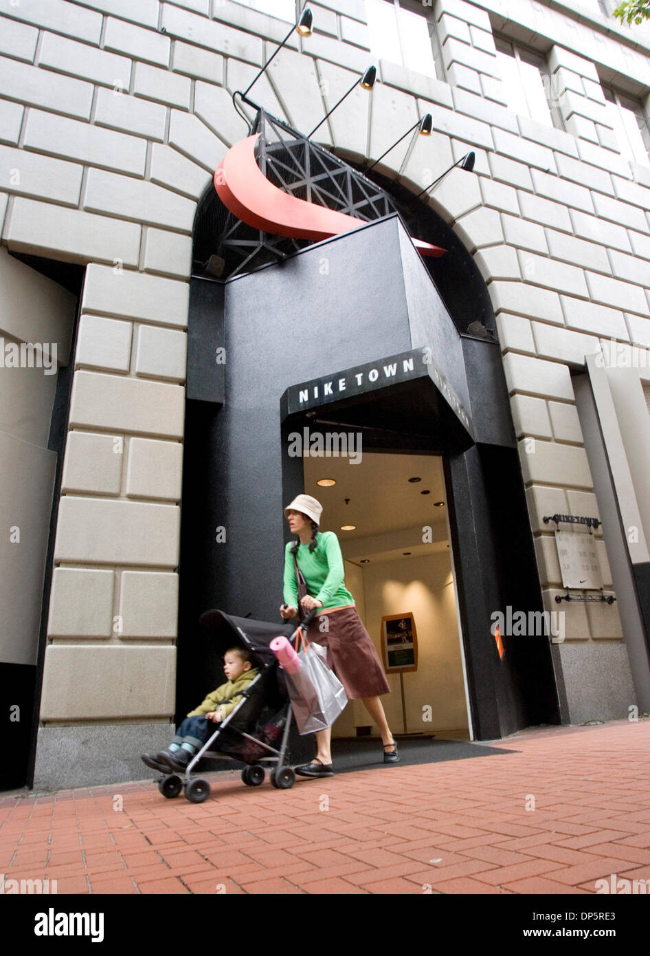 Niketown portland hi res stock photography and images Alamy