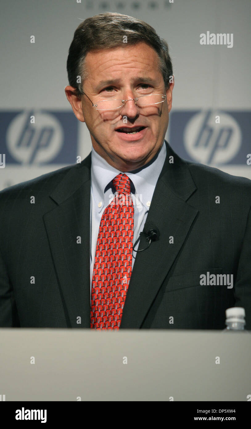 Sep 28, 2006; Palo Alto, CA, USA; Hewlett-Packard CEO Mark Hurd is in Washington today where he will be asked to explain to a congressional committee behavior that was unethical at best and possibly illegal after revelations that HP spied on its own directors and journalists to find out who was leaking information to the media. PHOTO: MARK HURD chief executive officer and president Stock Photo
