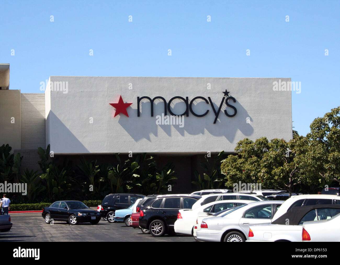 Oct 03, 2006; Newport Beach, CA, USA; The sign in front of Macy's Department Store in Fashion Island in Newport Center. Macy's is a chain of American department stores with its flagship store in Herald Square, New York City, which has been billed as the 'world's largest store' since completion of the Seventh Avenue addition in 1924. The company also operates two other national flag Stock Photo