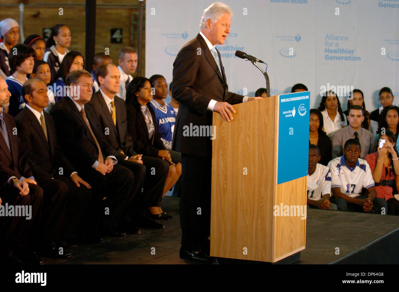 Oct 06, 2006; Manhattan, NY, USA; Former President BILL CLINTON and the American Heart Association announce a joint agreement between Alliance For A Healthier Generation and food industry leaders to set first-ever voluntary guidelines for snacks and side items sold in schools aimed a providing healthier food choices for children in a press conference at Harlem's A Philip Randolph H Stock Photo