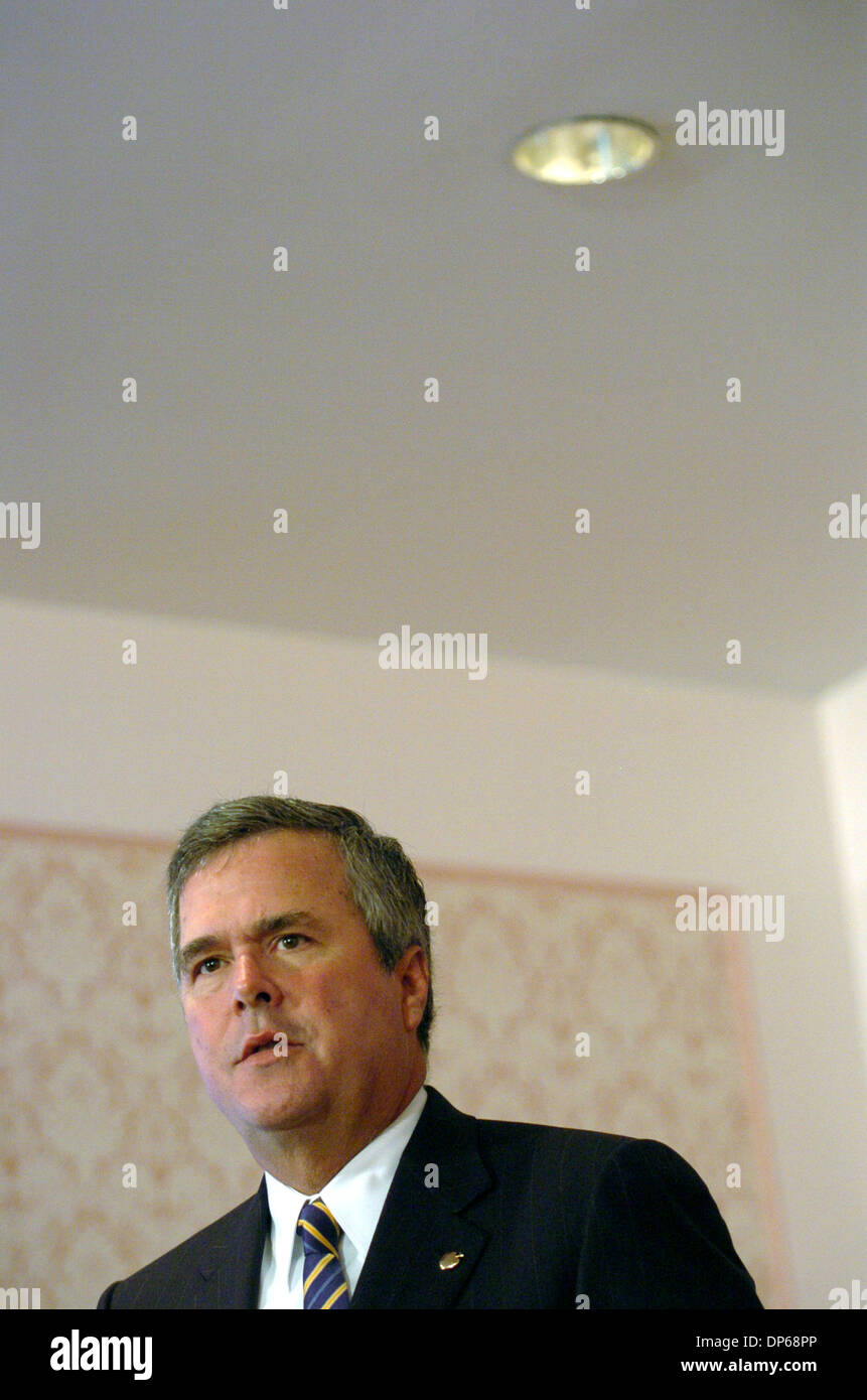 Oct 10, 2006; Manhattan, NY, USA; Bloomberg and Florida Governor Jeb Bush discuss No Child Left Behind, education reform and accountability at the Association For a Better New York (ABNY) breakfast at the NY Hilton Hotel. Mayor Bloomberg also unveiled the NYC Schools 'Progress Report Card' - a tool for principals and parents to gauge the health and progress of their schools to incr Stock Photo