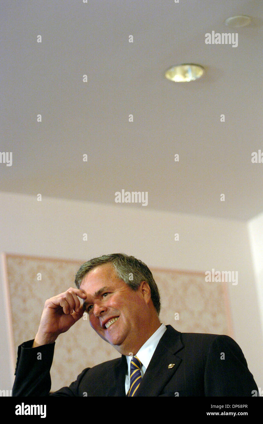 Oct 10, 2006; Manhattan, NY, USA; Bloomberg and Florida Governor Jeb Bush discuss No Child Left Behind, education reform and accountability at the Association For a Better New York (ABNY) breakfast at the NY Hilton Hotel. Mayor Bloomberg also unveiled the NYC Schools 'Progress Report Card' - a tool for principals and parents to gauge the health and progress of their schools to incr Stock Photo