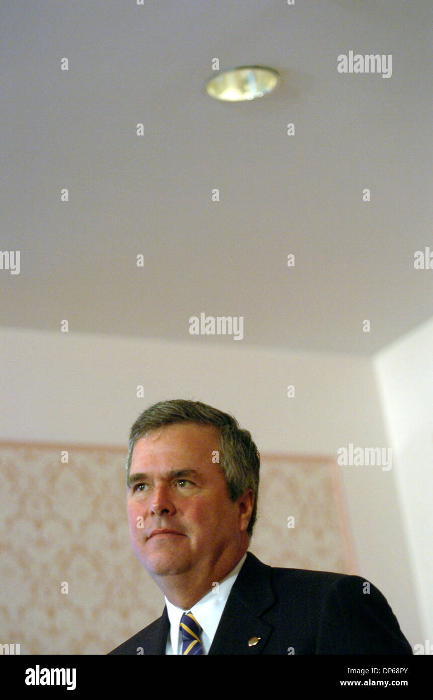 Oct 10, 2006; Manhattan, NY, USA; Bloomberg and Florida Governor Jeb Bush discuss No Child Left Behind, education reform and accountability at the Association For a Better New York (ABNY) breakfast at the NY Hilton Hotel. Mayor Bloomberg also unveiled the NYC Schools 'Progress Report Card' - a tool for principals and parents to gauge the health and progress of their schools to incr Stock Photo