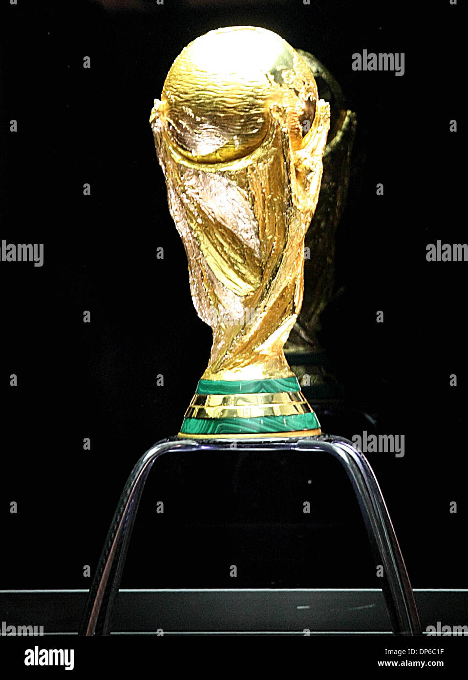 Central Jakarta, Jakarta, Indonesia. 8th Jan, 2014. A man pose beside the FIFA World Cup trophy at Jakarta Convention Center. Indonesia became the 57th of 90 countries visited the Trophy Tour 2013-2014. © Afriadi Hikmal/ZUMA Wire/ZUMAPRESS.com/Alamy Live News Stock Photo