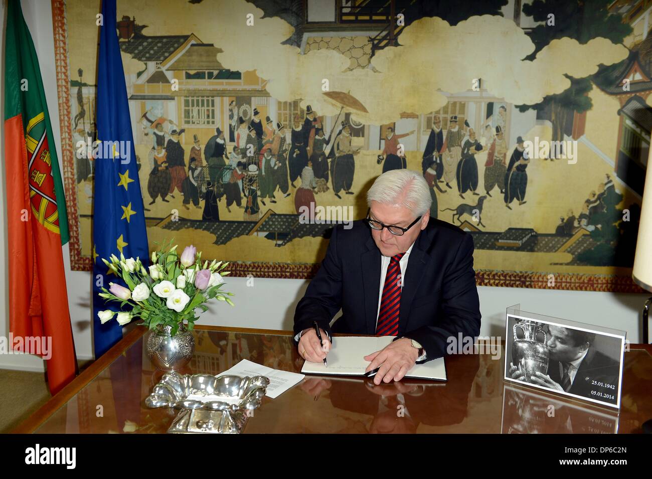 Berlin, Germany. 8th Jan, 2014. Federal Minister for Foreign Affairs Frank-Walter Steinmeier (SPD) signs the condolence book in memory of the Portuguese football player EusÌÄ©bio (aka Black Panther) in the Portuguese Embassy in Berlin, on January 8, 2014. Credit:  Goncalo Silva/NurPhoto/ZUMAPRESS.com/Alamy Live News Stock Photo