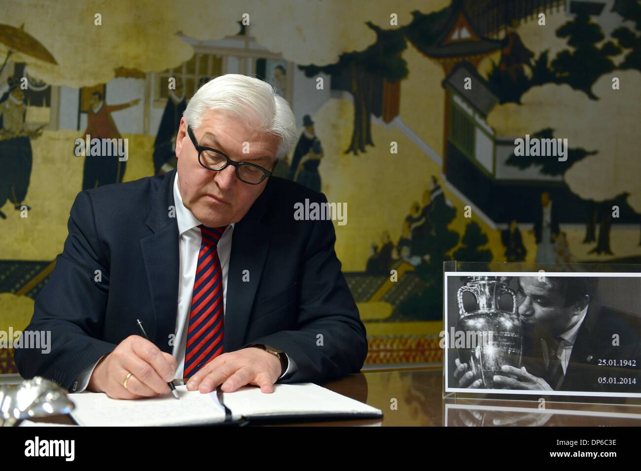Berlin, Germany. 8th Jan, 2014. Federal Minister for Foreign Affairs Frank-Walter Steinmeier (SPD) signs the condolence book in memory of the Portuguese football player EusÌÄ©bio (aka Black Panther) in the Portuguese Embassy in Berlin, on January 8, 2014. Credit:  Goncalo Silva/NurPhoto/ZUMAPRESS.com/Alamy Live News Stock Photo