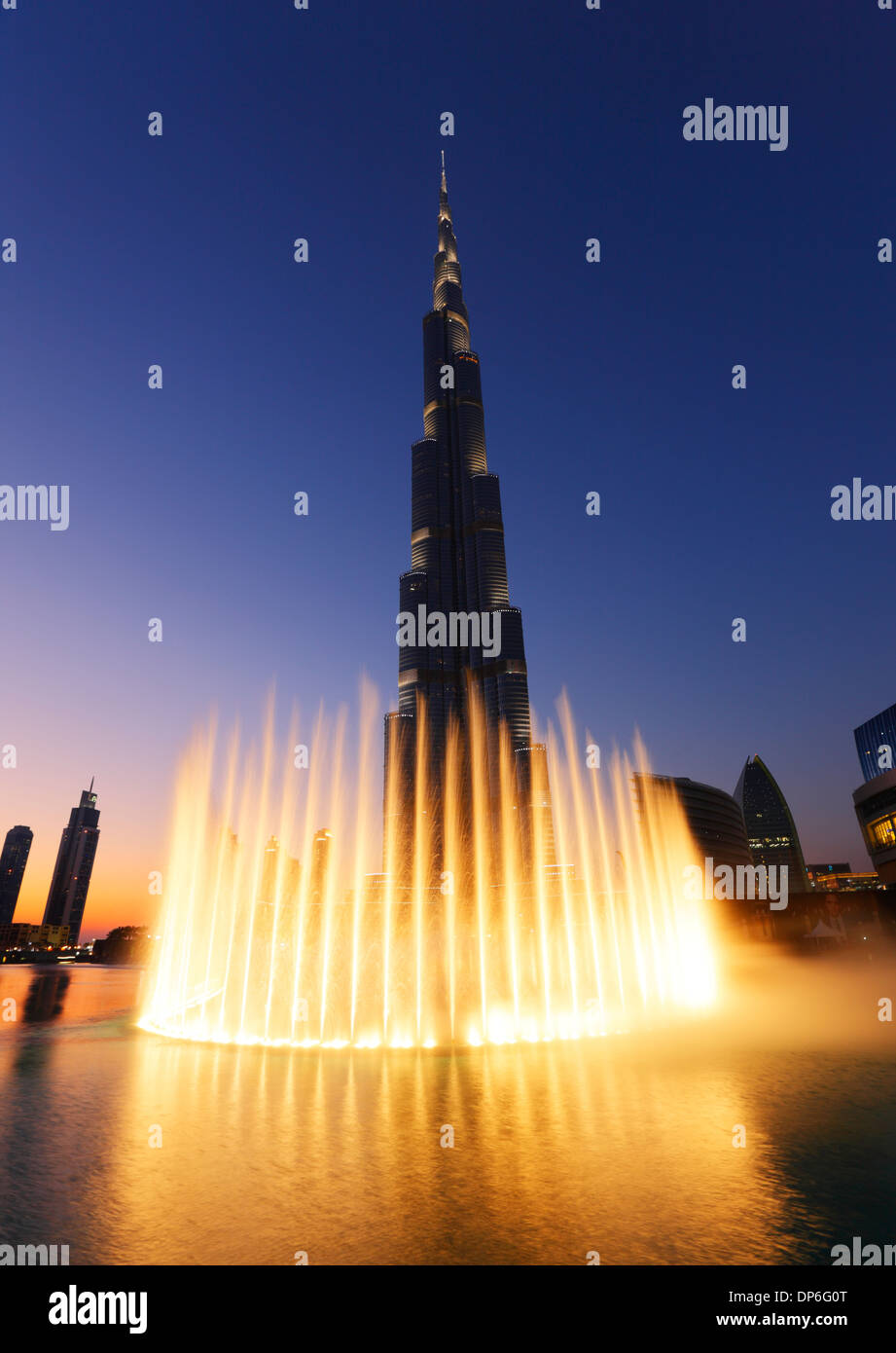 Dubai, Burj Khalifa and illuminated fountain Stock Photo Alamy
