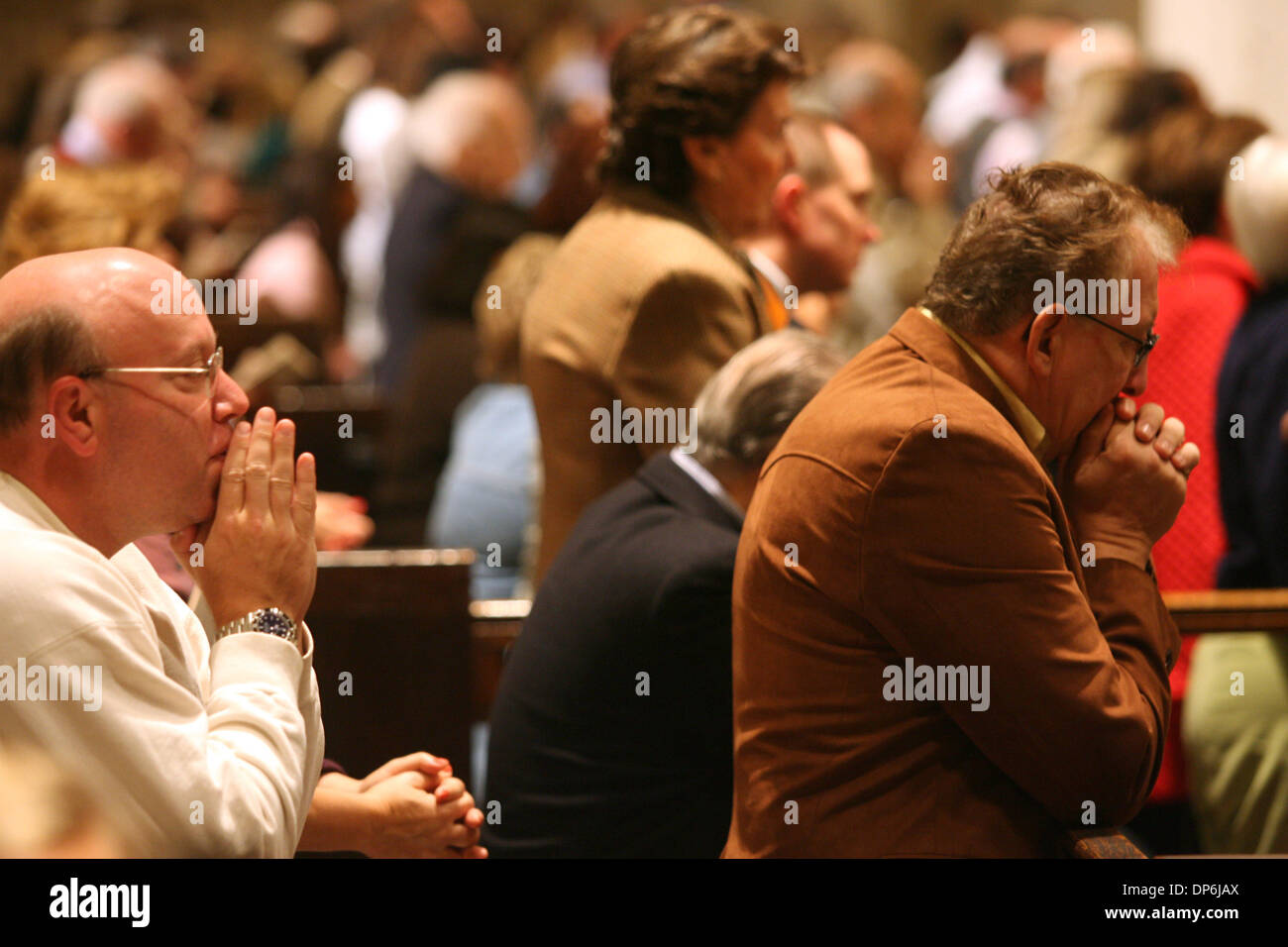 Oct 15, 2006; Manhattan, NY, USA; Reverend Monsignor ROBERT T. RITCHIE conducting Mass at Cathedral of Saint Patrick in Manhattan Oct. 15 2006. Msgr. Robert Ritchie said yesterday that an anonymous letter calling for a no-confidence vote on Egan 'was ill-advised, and it shows a lack of respect, I think, for the Archbishop of New York. 'It was poorly timed, and I disagree,' added Ri Stock Photo