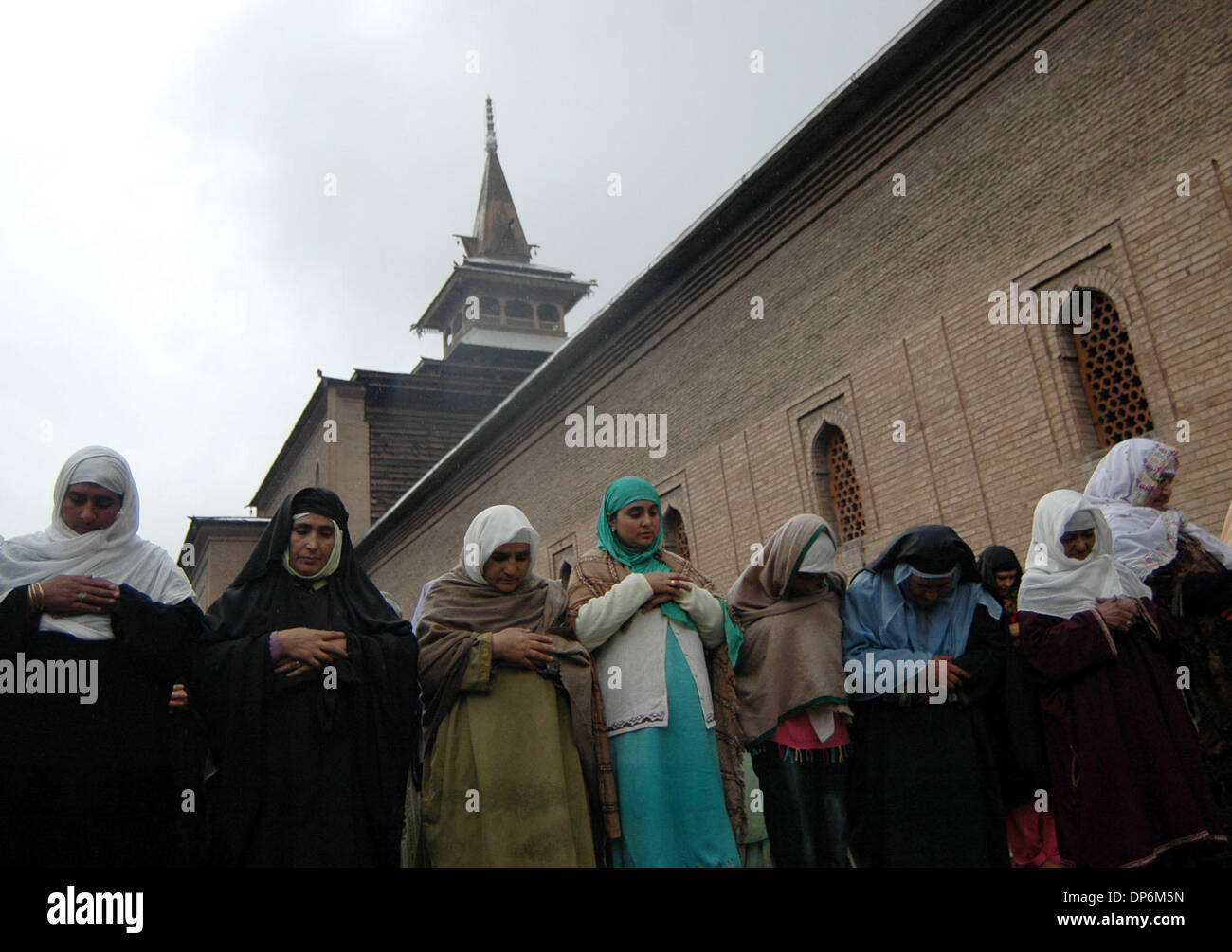 Oct 20, 2006; Srinagar, Kashmir, INDIA; Kashmiri Muslim women pray ...