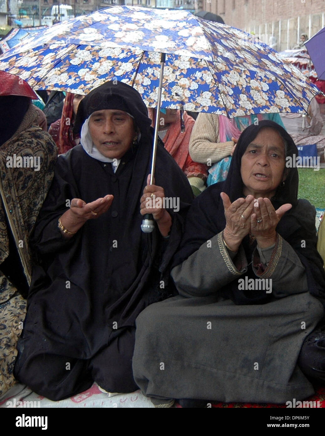 Oct 20, 2006; Srinagar, Kashmir, INDIA; Kashmiri Muslim women pray during the last Friday of Ramadan at Jamia mosque in Srinagar, India. Millions of Muslims around the world are also observing the holy night of Lailatul Qadr, offering special prayers and reciting the holy Quran. Mandatory Credit: Photo by Altaf Zargar/ZUMA Press. (©) Copyright 2006 by Altaf Zargar Stock Photo