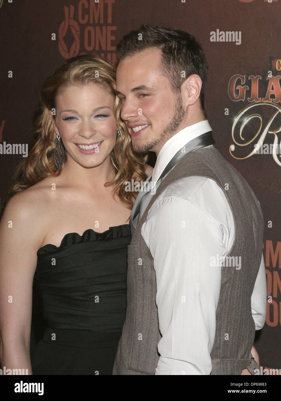 Oct 26, 2006; Los Angeles, CA, USA; SInger LeANN RIMES and husband DEAN