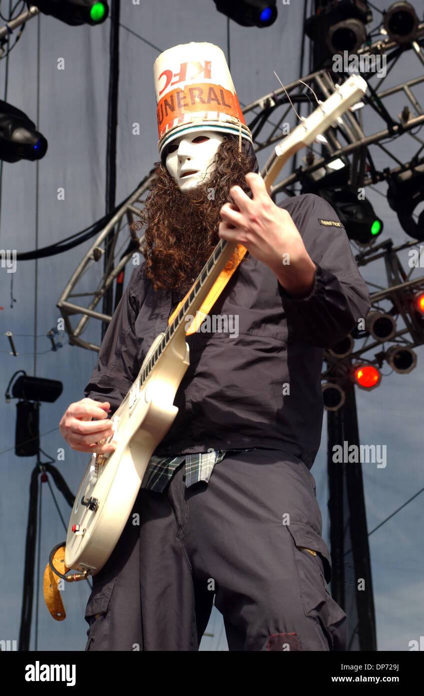 Buckethead Hi res Stock Photography And Images Alamy
