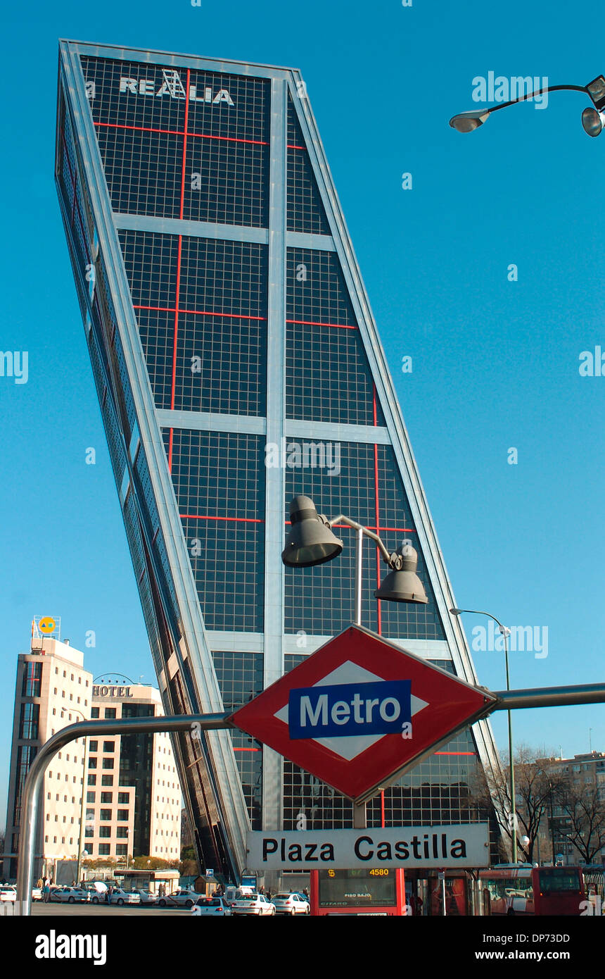 Nov 01, 2006; Madrid, SPAIN; Puerta De Europa, Torres Kio and Plaza De Castilla in Madrid. Mandatory Credit: Photo by Jose Perez Gegundez/ZUMA Press. (©) Copyright 2006 by Jose Perez Gegundez Stock Photo