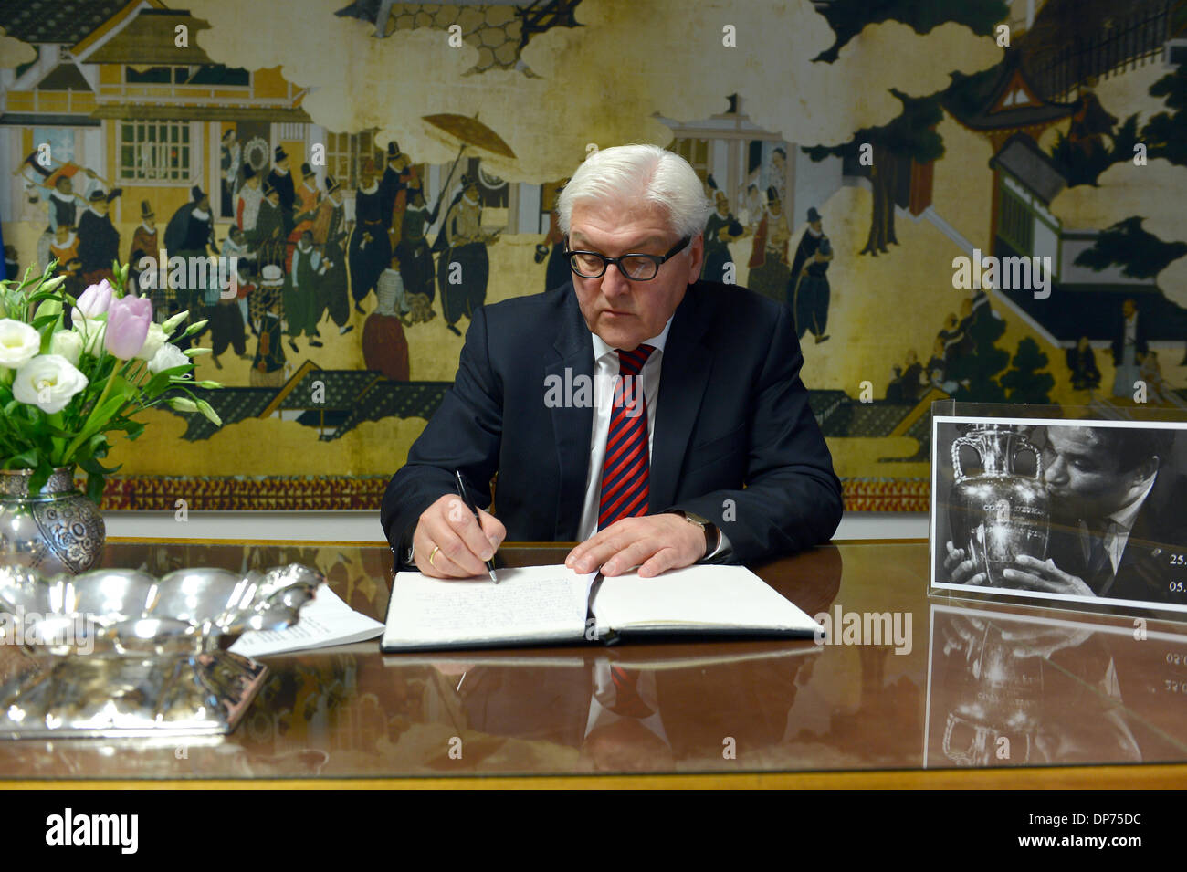 Berlin, Germany. January 8th 2014. Federal Minister for Foreign Affairs Frank-Walter Steinmeier (SPD) signs the condolence book in memory of the Portuguese football player Eusébio (aka Black Panther) in the Portuguese Embassy in Berlin. Goncalo Silva/Alamy Live News. Stock Photo