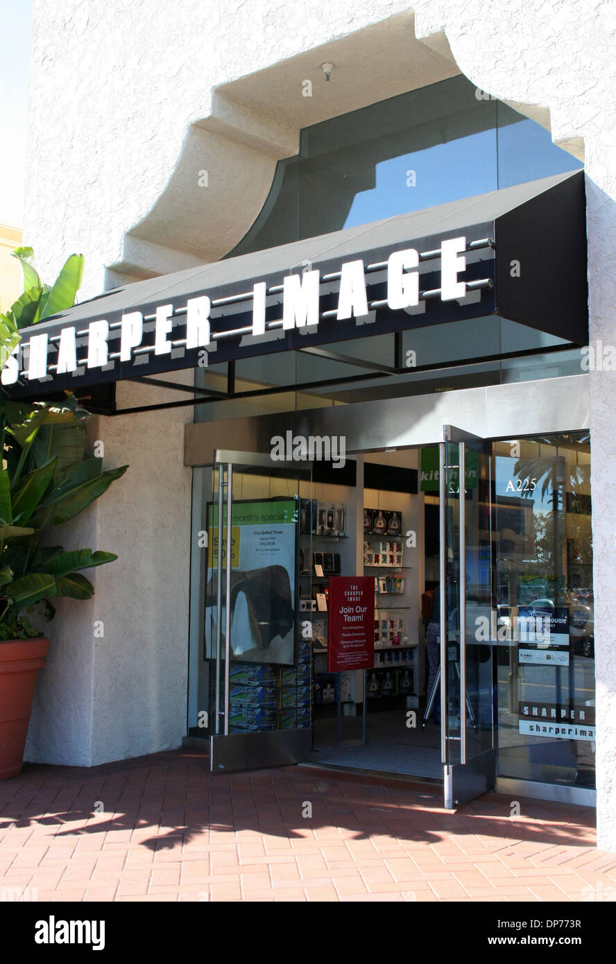Nov 05, 2006; Newport Beach, CA, USA; The Sharper Image Corporation NASDAQ: SHRP, founded by Richard Thalheimer, is a speciality retailer that operates throughout the United States. The Sharper Image has been in business since 1977 and publicly traded since 1987. The company is headquartered in San Francisco, CA and employs 2500 people nationwide.  Pictured is the Sharper Image sto Stock Photo