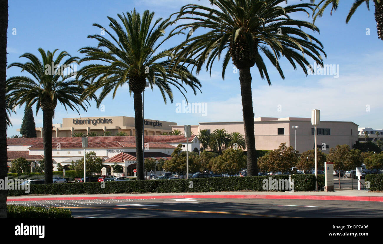 Nov 07, 2006; Newport Beach, CA, USA; Fashion Island is a beautiful  shopping mall with boutiques and upscale fashion shops, Atrium Court,  Farmer's Market, restaurants and entertainment. Summers bring free concerts  to