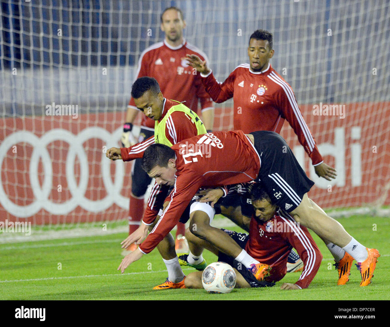 Doha, Qatar. 08th Jan, 2014. FC Bayern Munich's Tom Starke (above to