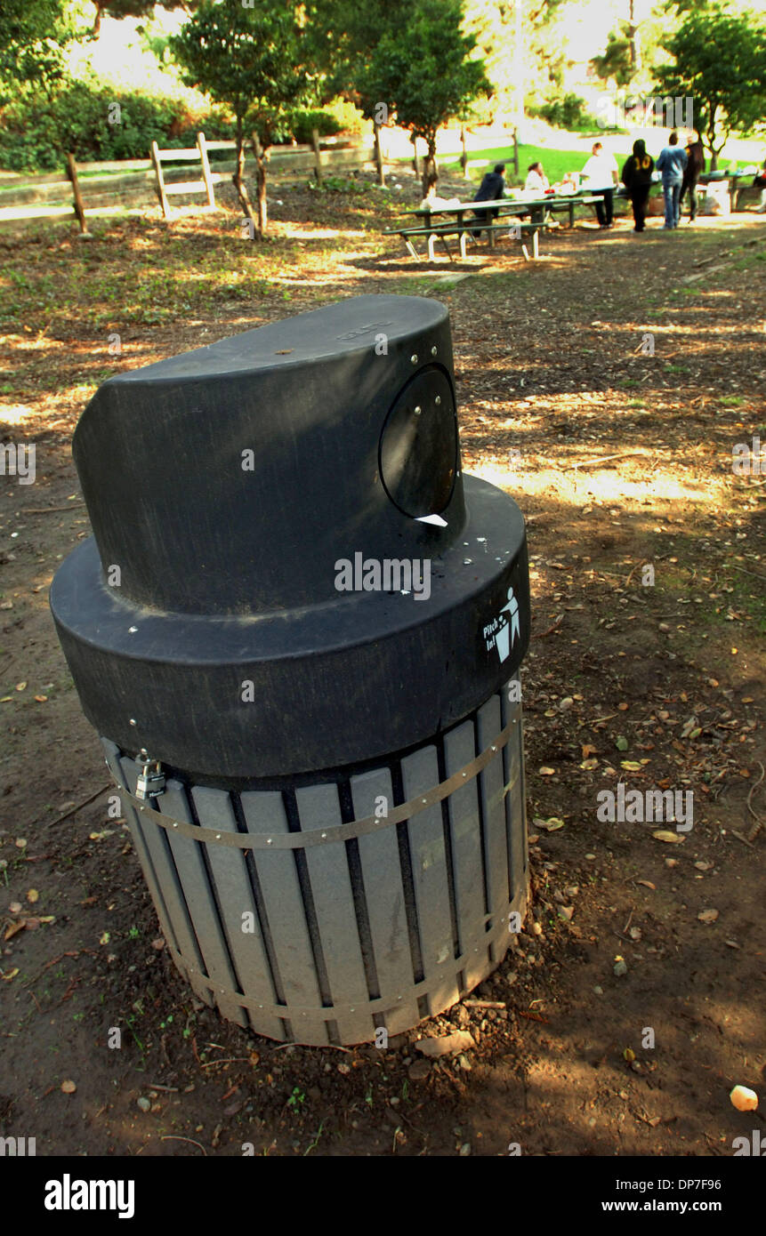 New trash cans hires stock photography and images Alamy