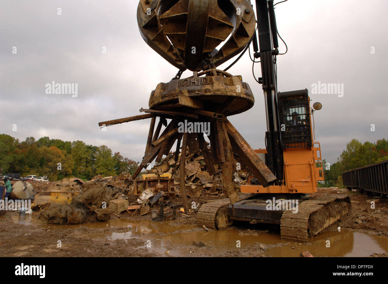 Nov 15, 2006; Atlanta, GA, USA; Scrap metal operation uses electro Stock Photo 65319350 Alamy