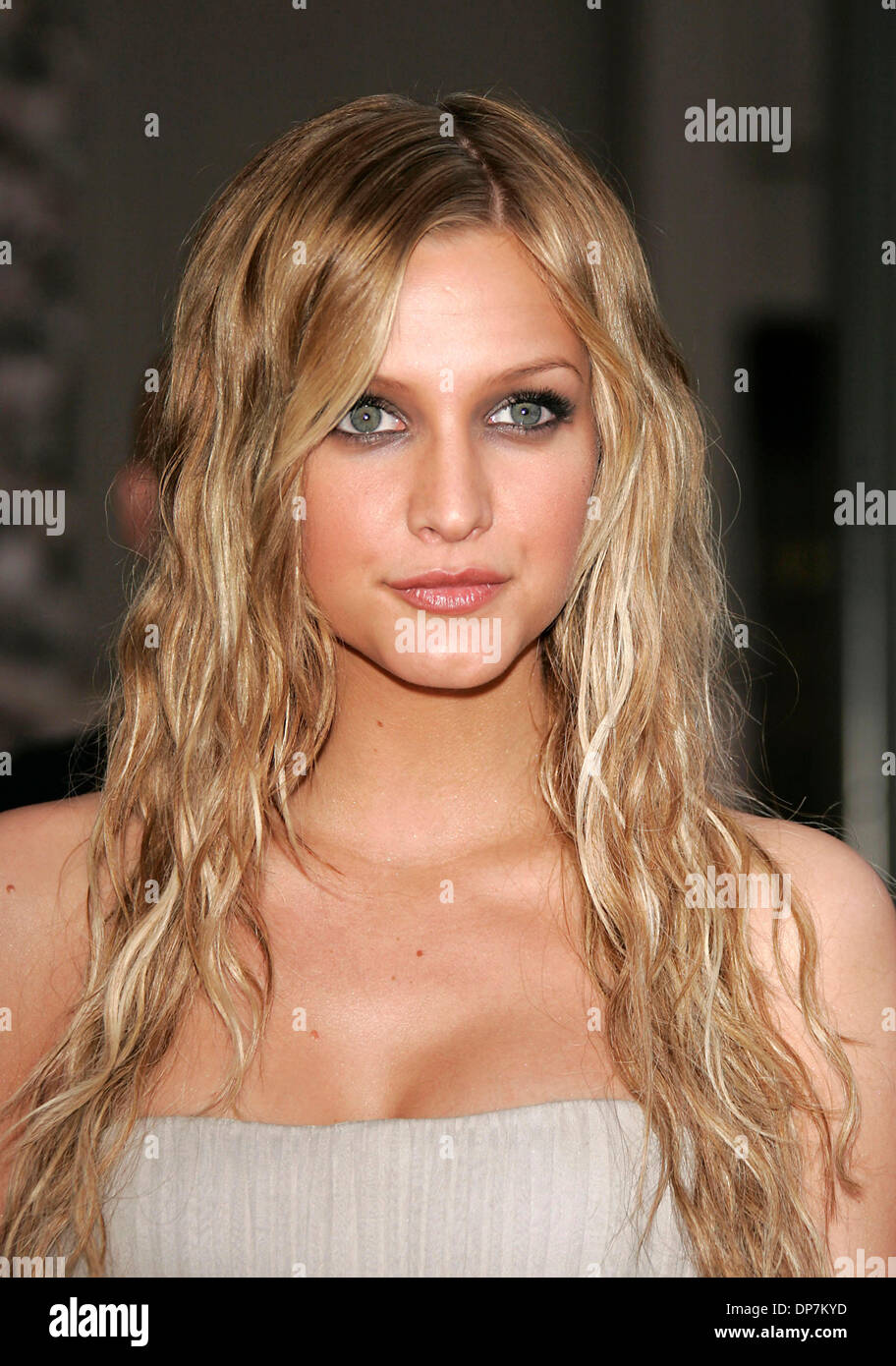 Nov 21, 2006; Los Angeles, CA, USA; Singer ASHLEE SIMPSON during