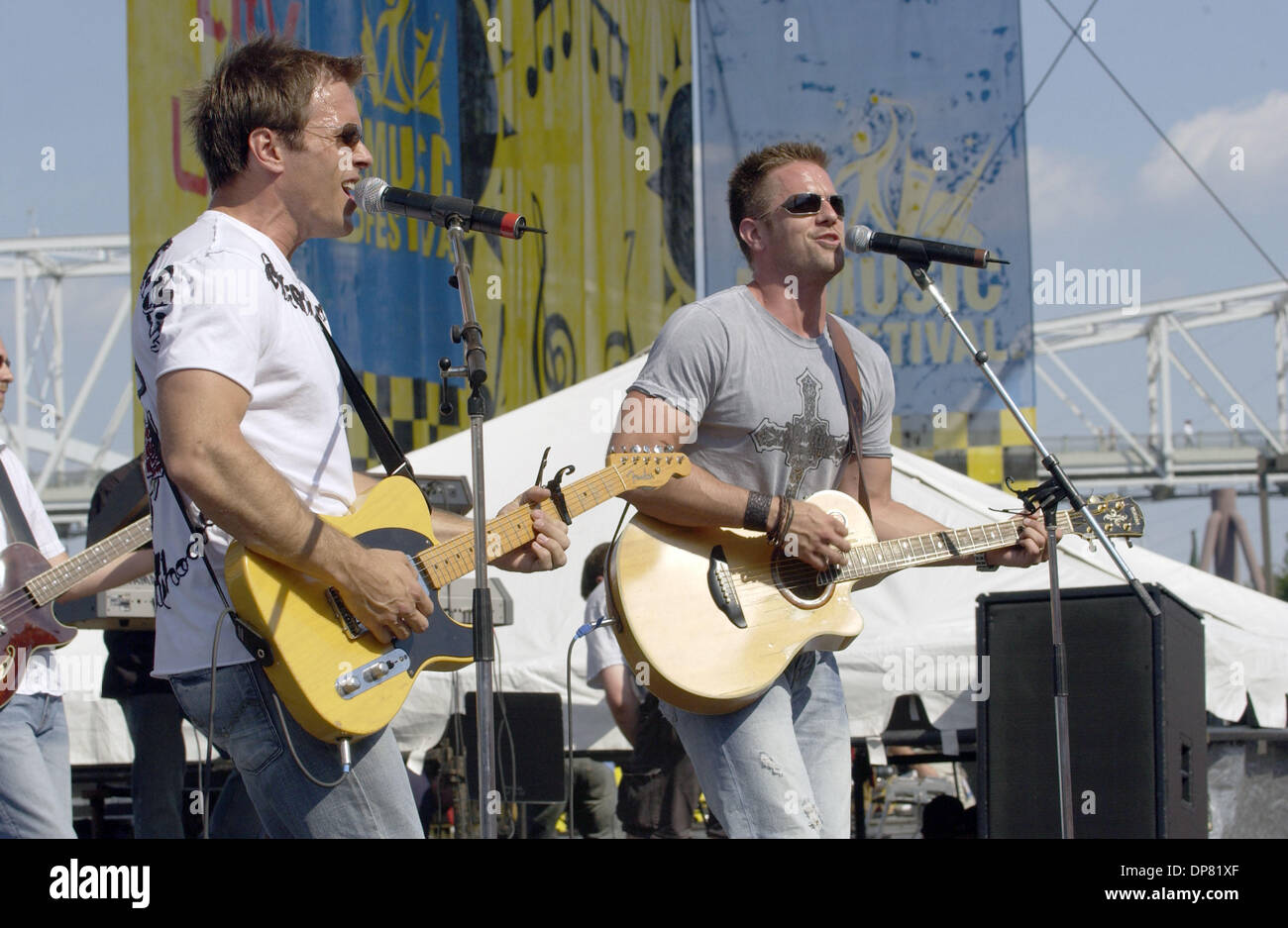 Jun 12, 2006 - Nashville, TN, USA - (L-R) Musicians SCOTT REEVES and ...