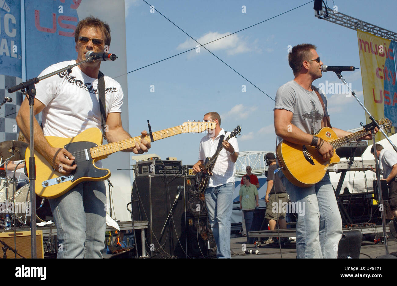 Jun 12, 2006 - Nashville, TN, USA - (L-R) Musicians SCOTT REEVES and ...