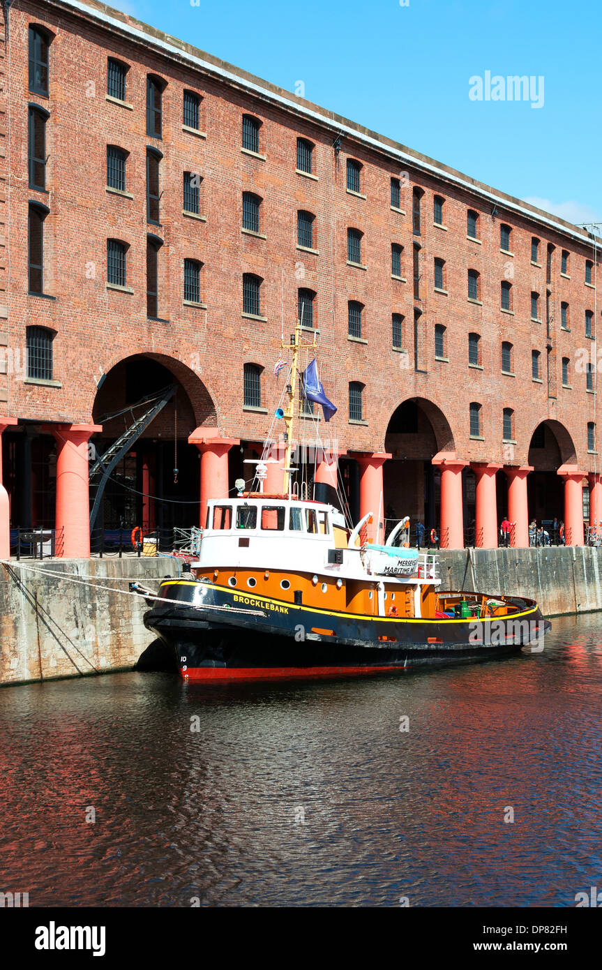 Old tug boat hi-res stock photography and images - Alamy