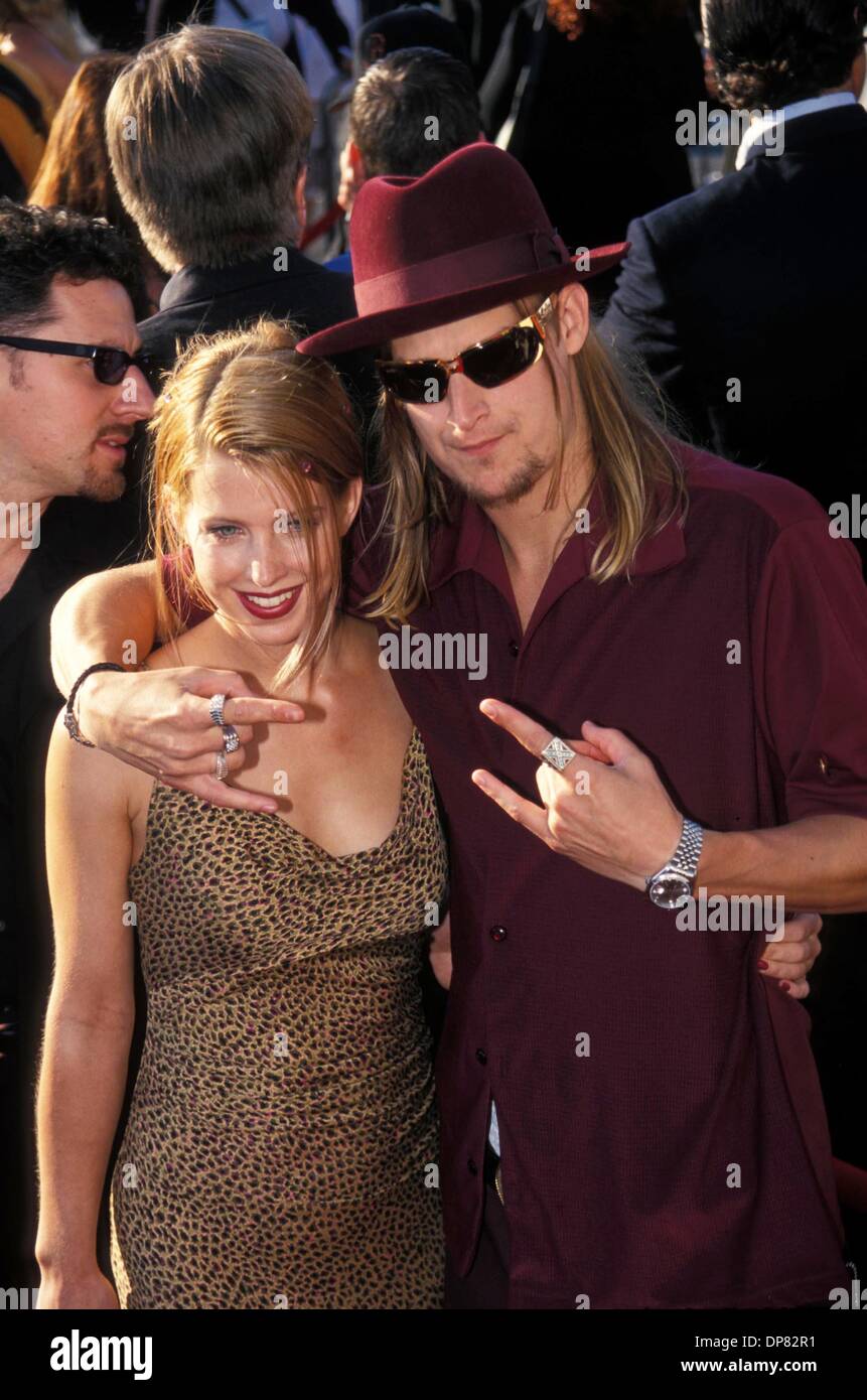 RAY ALLEN with Shanon Walker Williams.1999 MTV movie awards at Barker  Hanger in Ca. 1999.k15810FB.(Credit Image: © Fitzroy Barrett/Globe  Photos/ZUMAPRESS.com Stock Photo - Alamy