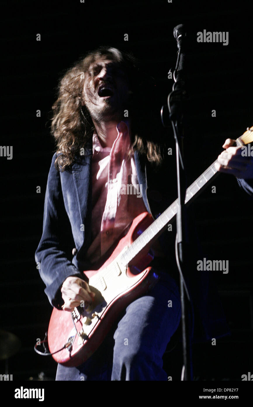 Oct 17, 2006 - New York, NY, USA - 'Red Hot Chili Peppers' performing at Continental Airlines Arena. JOHN FRUSCIANTE - lead guitar. Stock Photo