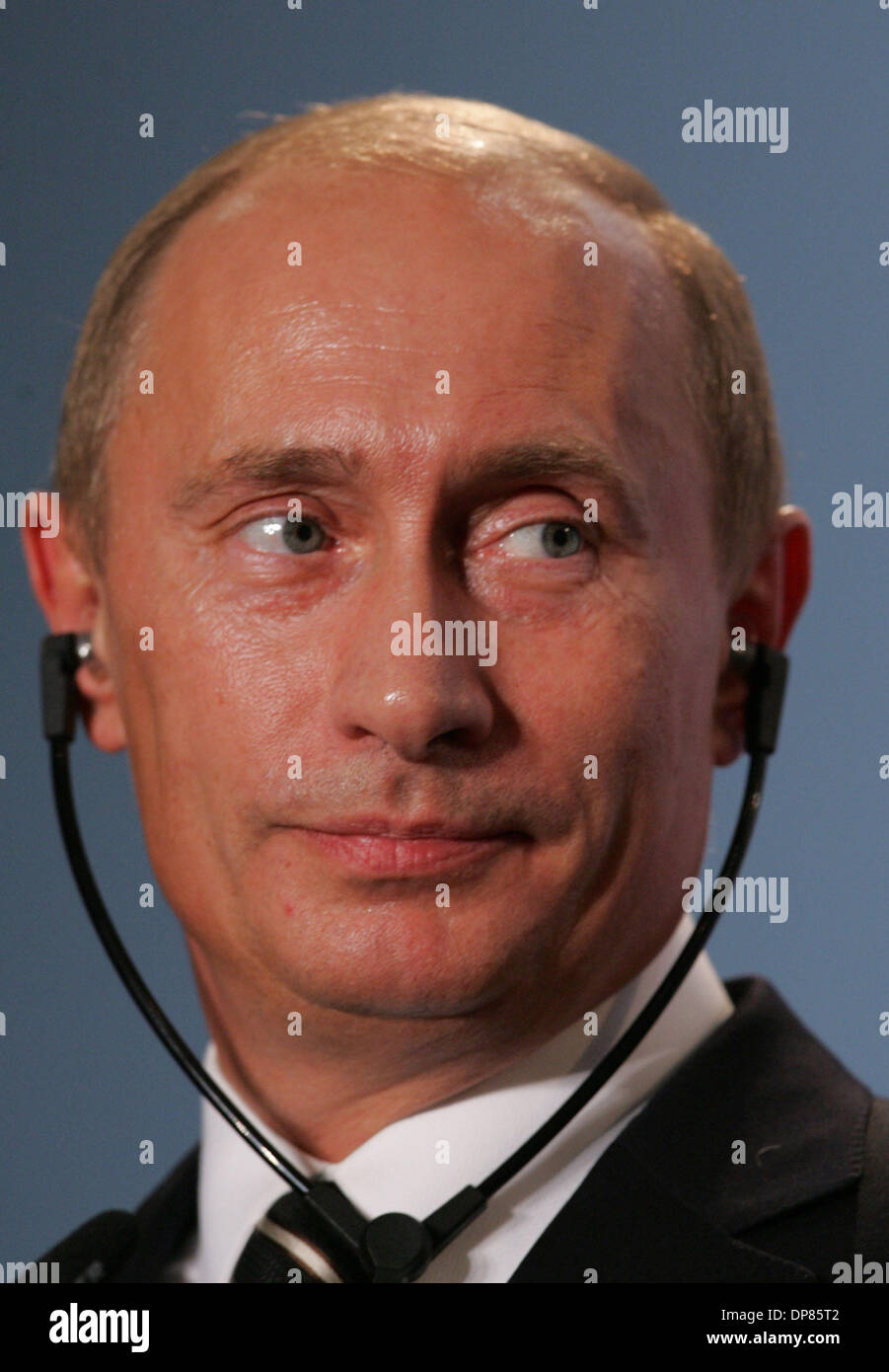 Vladimir putin dresden hi-res stock photography and images - Alamy