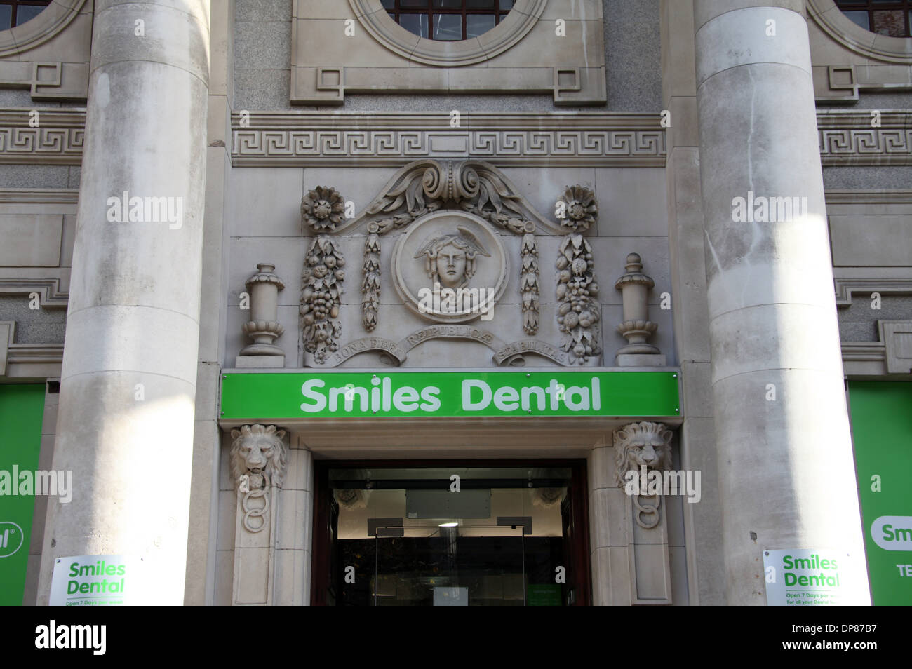 Dental clinic sign hires stock photography and images Alamy
