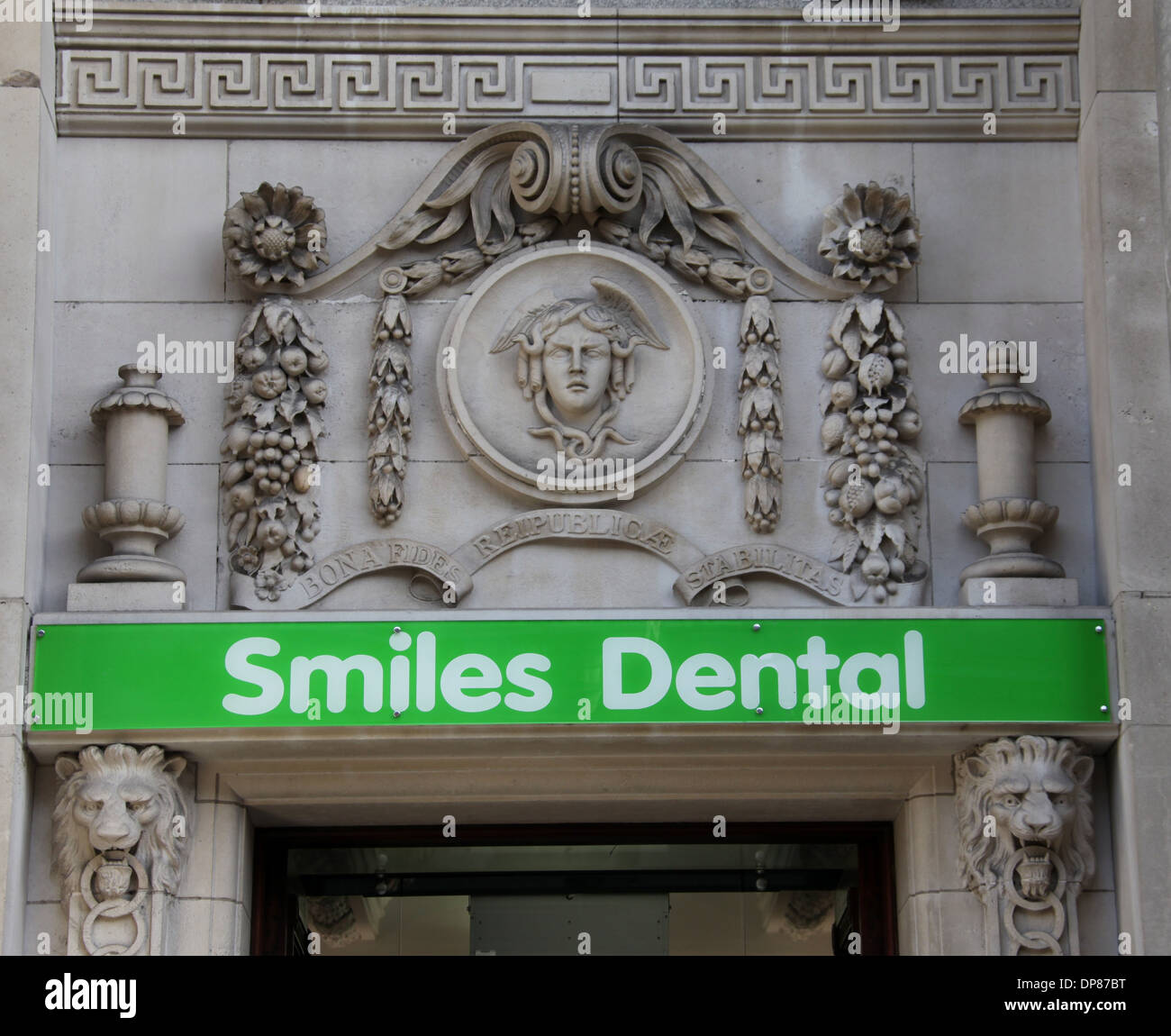 Dental clinic sign hires stock photography and images Alamy