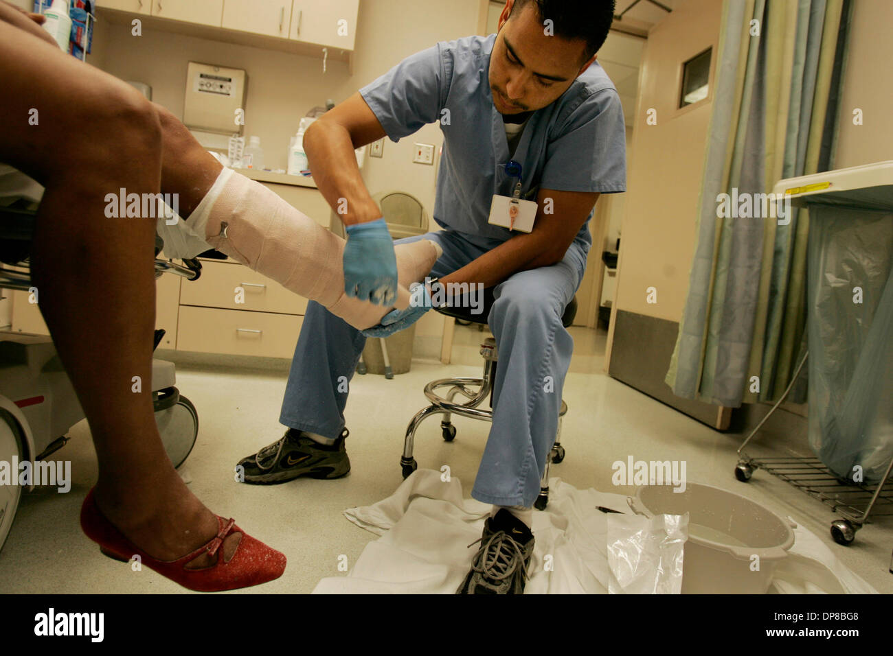 (Published 6/6/2006, A-1) June 5, 2006, San Diego, CA. USA. FRANCISCO RIVERA, Trauma Technician at UCSD Medical Center in Hillcrest wraps a broken foot in the emergency room Monday afternoon. Starting July 1, Medi-Cal patients will be required to show proof of citizenship to enroll in the program. Documents include passports, birth certificates and citizenship certificates. Some ex Stock Photo
