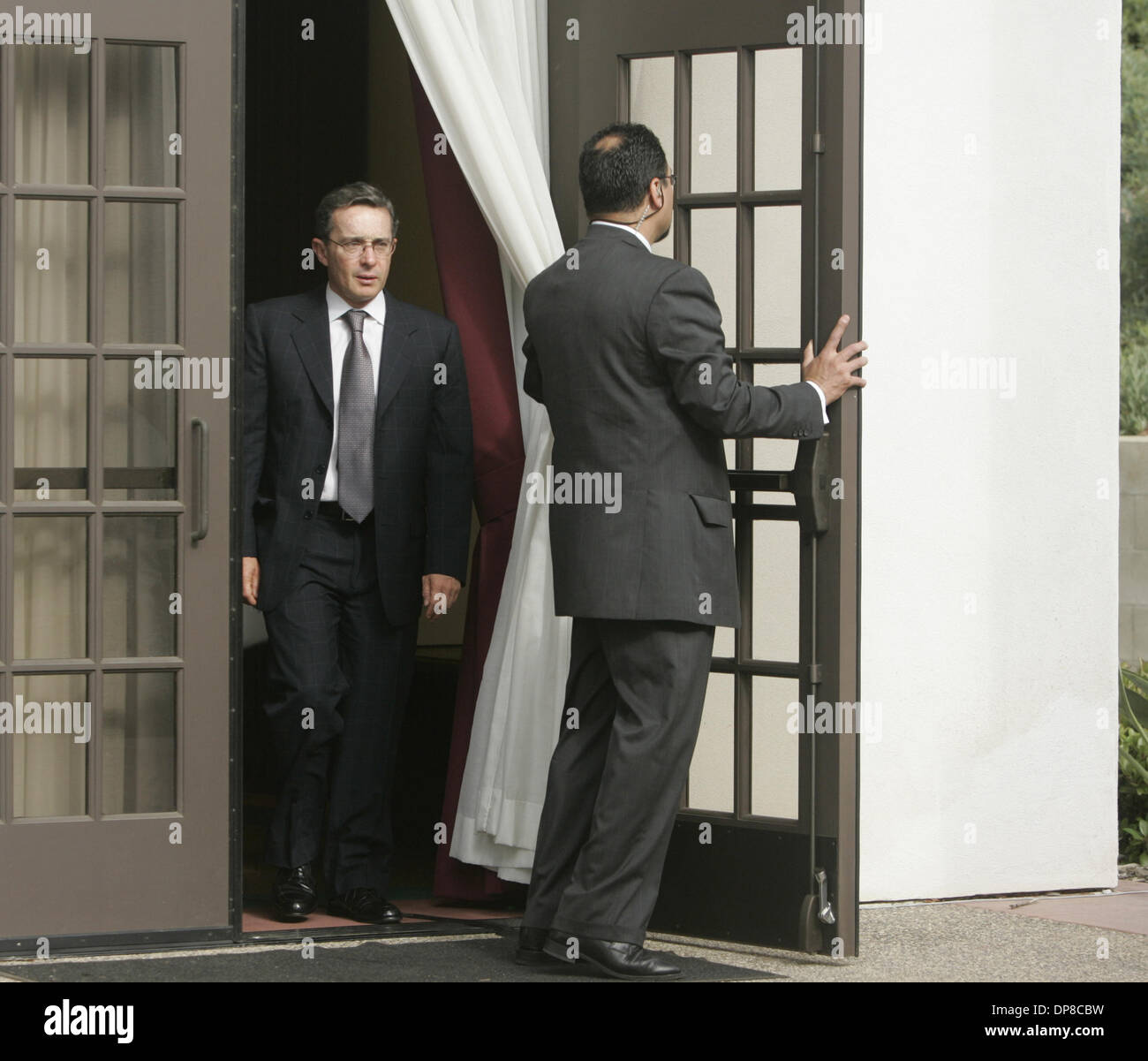 (Published 8/5/2005, B-3)  Alvaro Uribe, Colombian president, emerges from a room at the Institute of the Americas at UCSD before addressing a group of Colombians here in San Diego Thursday 8/4/05. Peggy Peattie photo Stock Photo