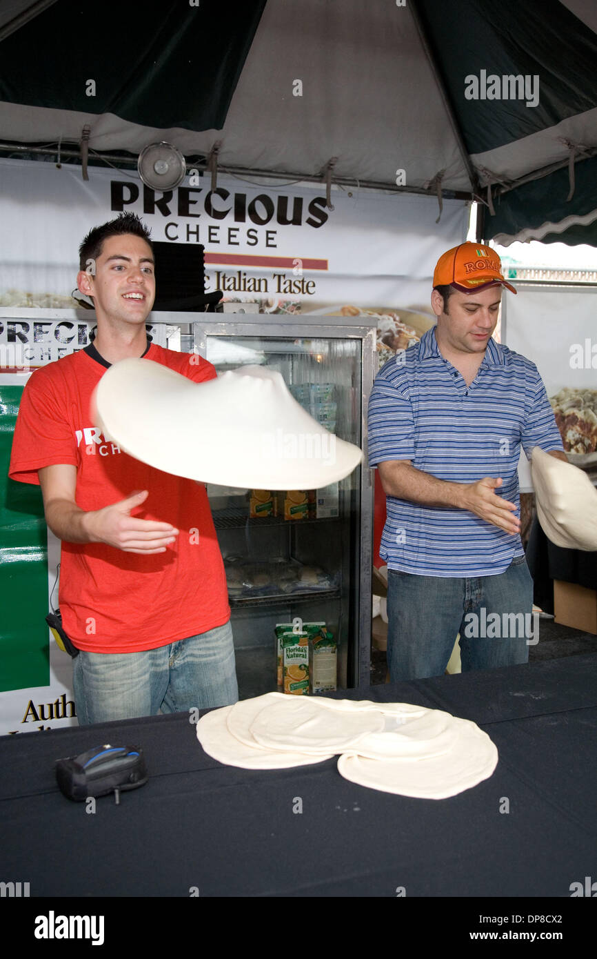 Sep 28, 2006 Los Angeles, CA, USA JIMMY KIMMEL with pizza toss
