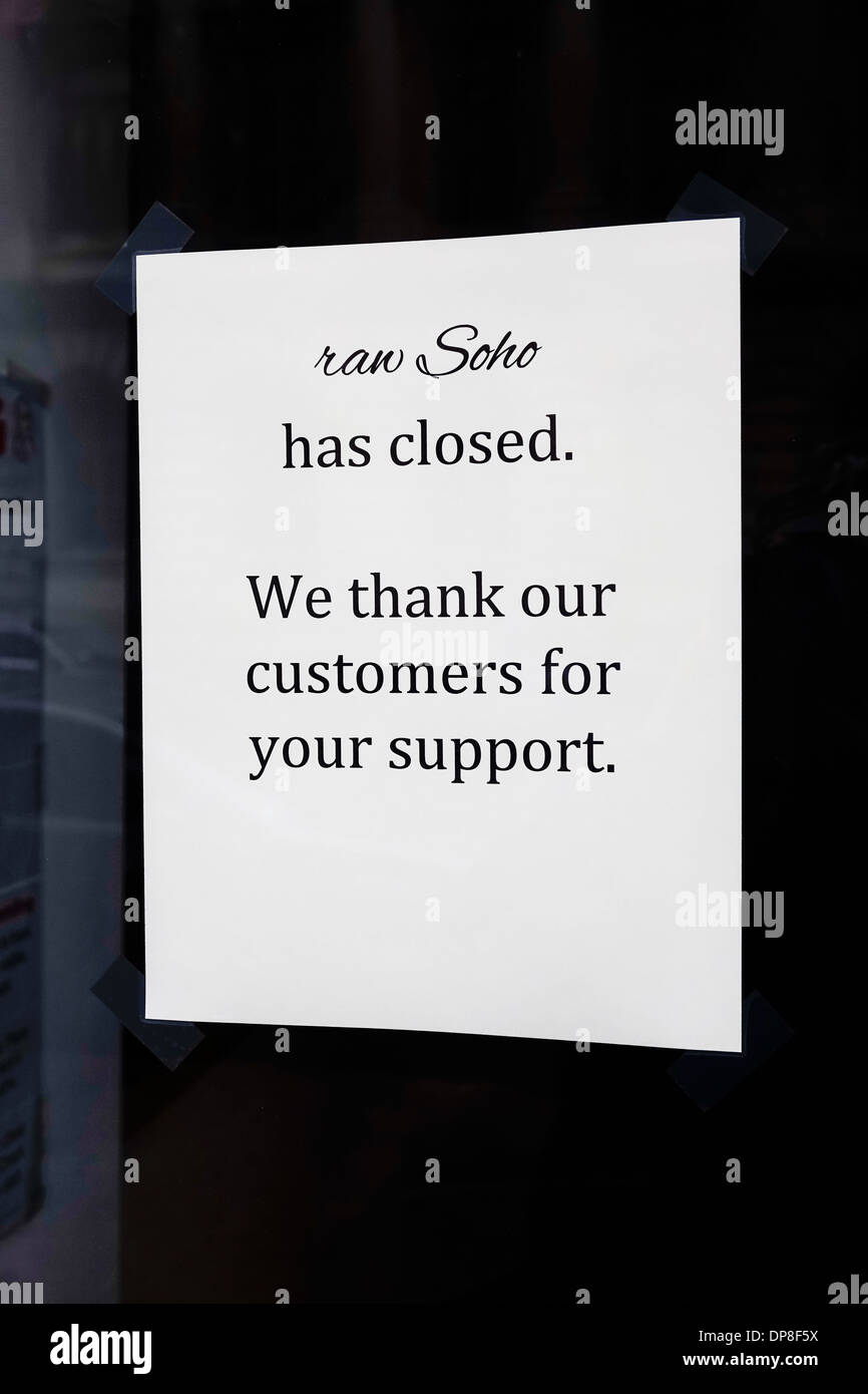 Sign in the window tell of the closing of a raw food restaurant in NYC Stock Photo