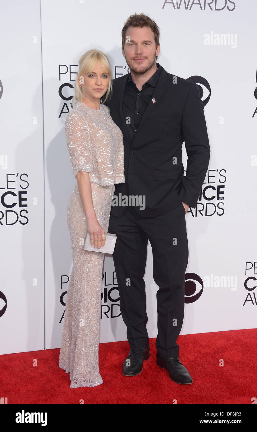 Los Angeles, CA, USA. 08th Jan, 2014. Ana Faris and Chris Pratt arrive at the People's Choice Awards in Los Angeles, CA January 8th 2014 Credit:  Sydney Alford/Alamy Live News Stock Photo