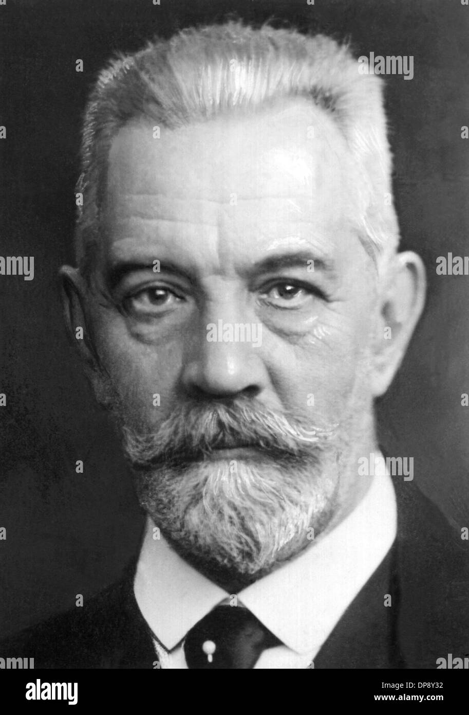 Politician Theobald von Bethmann-Hollweg in a contemporary picture. He became imperial chancellor in 1909 and Prussian minister president. He had already aimed for a peace resolution in November 1914. After Ludendorff and Hindenburg had taken over the Supreme Army Command in 1916, he lost rapidly lost political power. He was born on the 29th of November in 1856 in Hohenfinow near Eberswalde and died there on the 2nd of January in 1921. Stock Photo