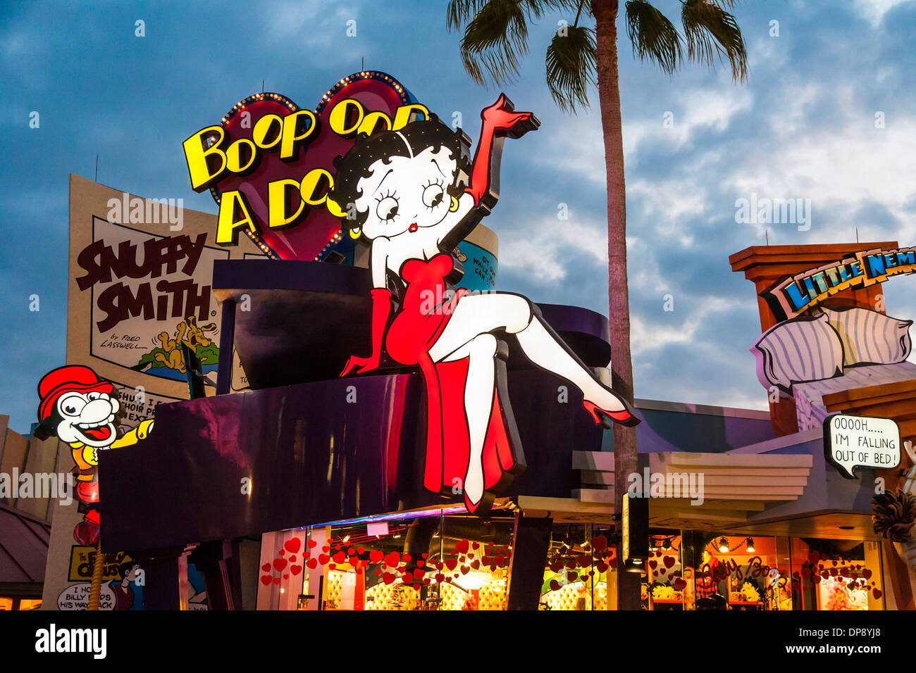 Betty Boop™ Body Ladies Nightshirt | UNIVERSAL ORLANDO