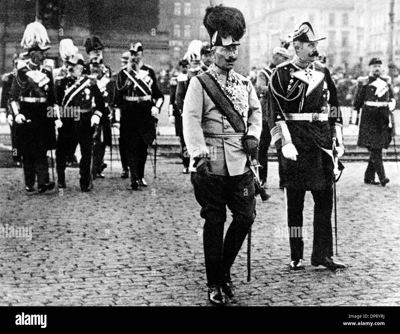 The Austro-Hungarian heir to the throne archduke Franz Ferdinand (r) visits German emperor Wilhelm II. (m) in Berlin in 1909. In the background (l-r) Prince Heinrich of Preussen, Admiral Count of Montecuccoli, Grand Admiral Alfred von Tirpitz. Stock Photo