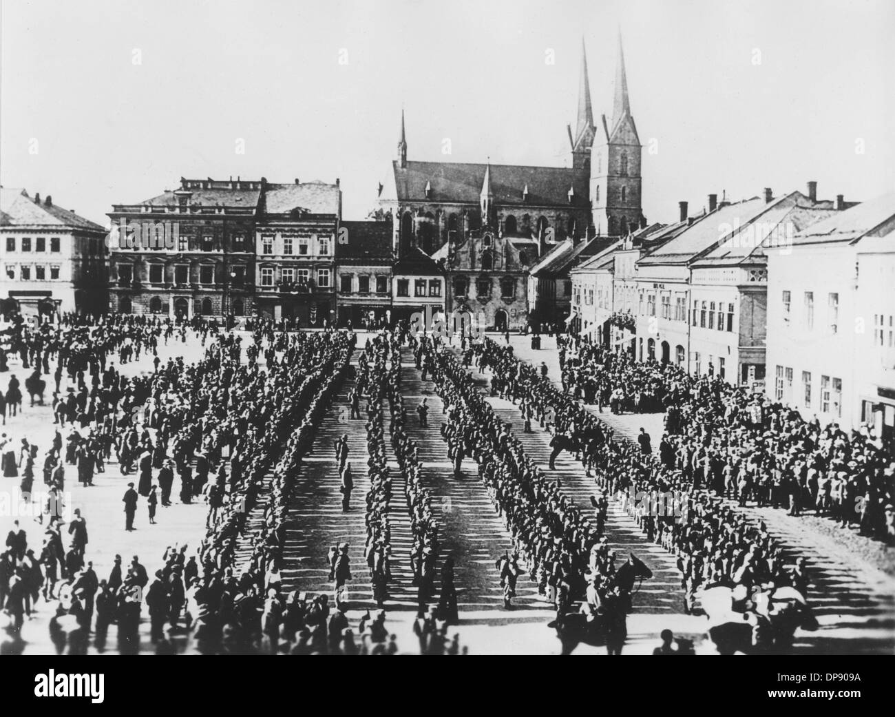 Appeal of the 98th Austrian-Hungarian infantry regiment in Hohenmauth shortly before leaving towards the frant in 1914. Set off by the deadly shots on Austrian heir to the throne Franz Ferdinand by Serbian nationalists on the 28th of June in 1914 in Sarajevo, World War I broke out in 1914. Germany, Austria, Austria-Hungary as well as later Turkey and Bulgary fought against Britain, France and Russia. The sad end result in 1918 comprised roughly 8.5 million soldiers killed in action, more than 21 million wounded and almost 8 million prisoners of war and missing people.    (c) dpa - Report    Stock Photo