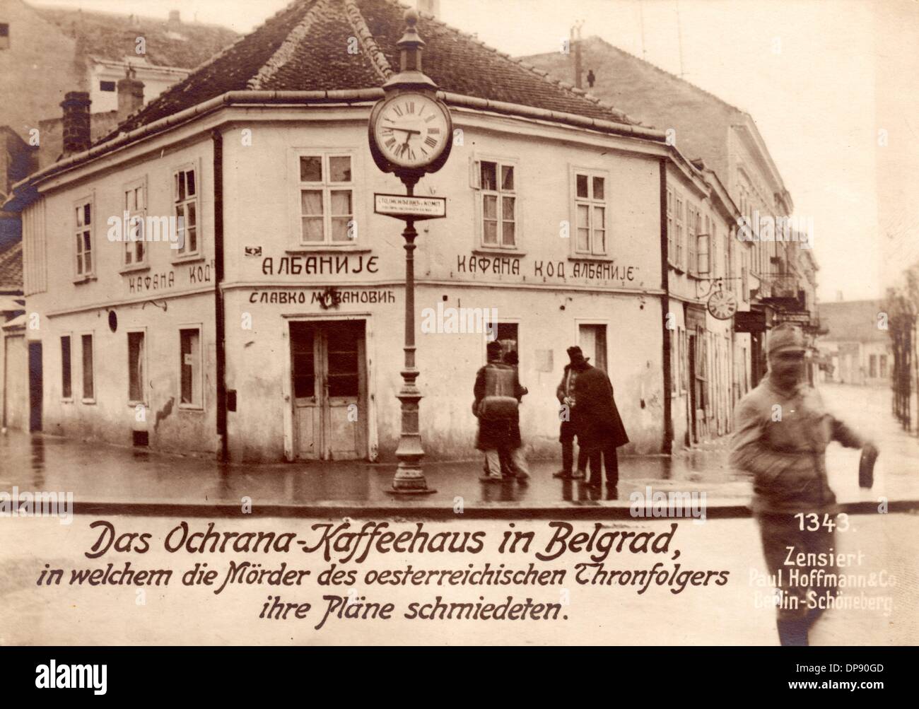 The Ochrana Coffee House, which was the meeting point of the Serbian military officers' association 'Black Hand', in Belgrade, Serbia, in 1914. The postcard reads: 'The Ochrana Coffee House in Belgrade, in which the murderers of the Austrian heir to the throne plotted.' The murder of Archduke Franz Ferdinand, Austro-Hungarian heir to the throne, in the assassination of Sarajevo on 28 June 1914 committed by a member of the Bosnian-Serbian nationalistic movement led in its aftermath to the First World War. Fotoarchiv für Zeitgeschichte Stock Photo