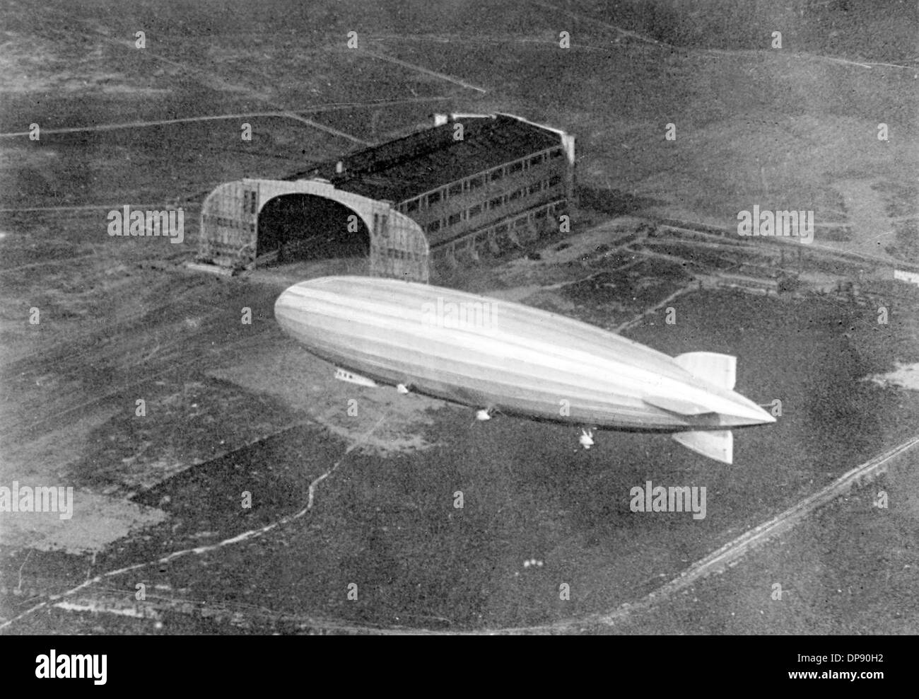 USS Los Angeles (ZR-3) in Panama, circa 1929 Stock Photo - Alamy