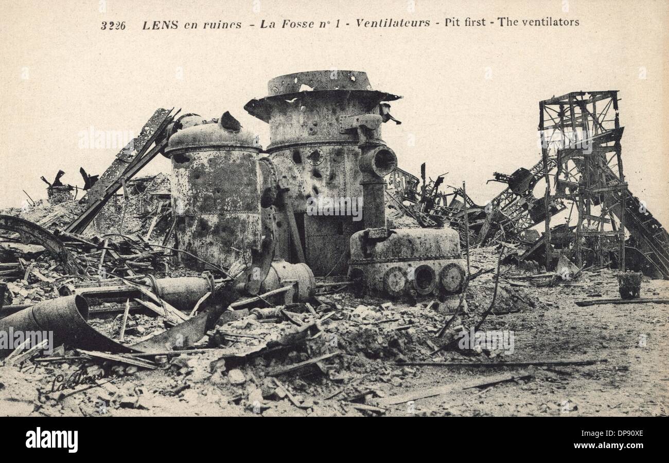 A postcard from World War I shows a destroyed coal pit after a bombardement in Lens, France, in 1918. At that time, the French city was a center of coal mining. Due to its strategic importance, it was occupied and strongly defended by Germany in World War I. Photo: Sammlung Sauer Stock Photo