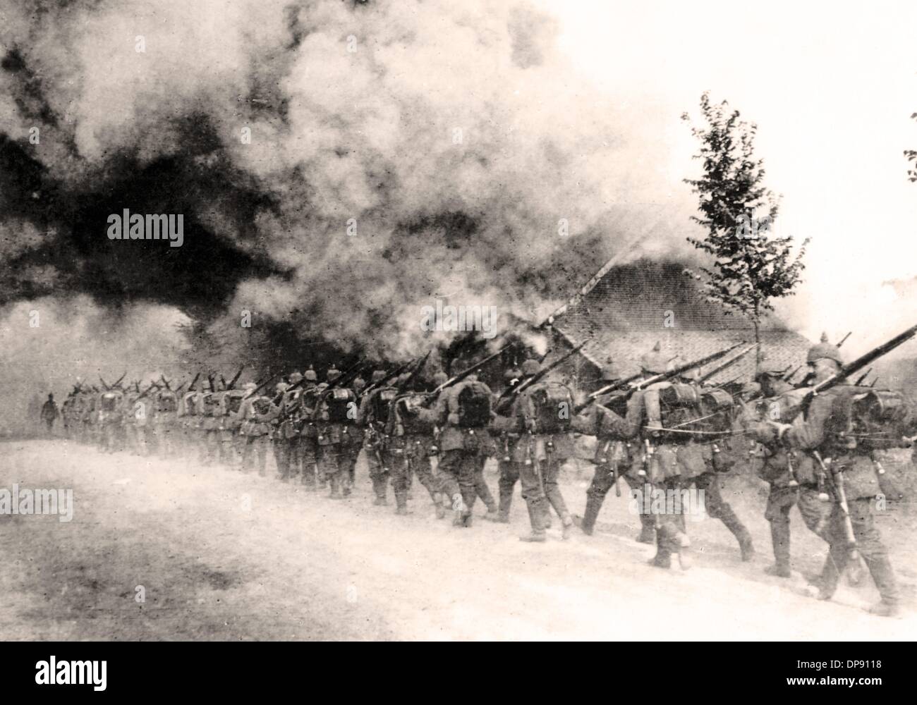 German infantry on the way to the front trenches during the Battle of Verdun in France at the beginning of 1916. The Battle of Verdun was fought from 21 February until 20 December 1916 and became the German-French symbol of the tragic senselessness of the trench warfare due to the month-long and brutal fights. Fotoarchiv für Zeitgeschichte Stock Photo